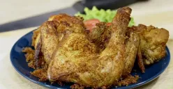 Resep ayam goreng lengkuas ala Martin Praja (Sumber: Tangkap Layar YouTube/Indonesian Simple)