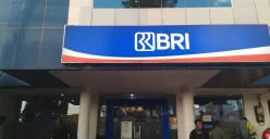 Cek pinjaman KUR Mikro dan KUR Kecil di BRI. (Sumber: Poskota/Faiz)