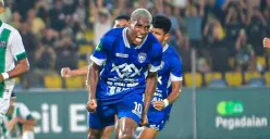 Ekspresi pemain PSPS Pekanbaru, Jhon Mena setelah sukses mengeksekusi tendangan penalti di laga kontra Deltras FC pada pekan 4 Grup X Liga 1 2024-25. (Sumber: Instagram @pspsriau)