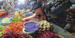 Suasana di Pasar Tomang Barat, Grogol Petamburan, Jakarta Barat, Jumat, 7 Februari 2025. (Sumber: Poskota/Pandi Ramedhan)