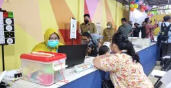 Warga saat cek kesehatan gratis di Puskesmas Cengkareng, Jakarta Barat, Senin, 10 Februari 2025. 