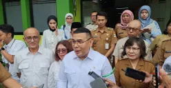 Wamen ATR/BPN Ossy Dermawan meninjau peluncuran program CKG di Puskesmas Jatimulya, Tambun Selatan, Kabupaten Bekasi, Senin, 10 Februari 2025. (Sumber: Poskota/Ihsan Fahmi)