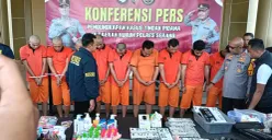 10 bandit jalanan pelaku kejahatan hasil penangkapan Satreskrim Polres Serang dikumpulkan di Mapolres Serang. (Sumber: Poskota/Rahmat Haryono)