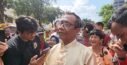 Mantan Menteri Polhukam RI, Mahfud MD saat menghadiri Cap Go Meh di Pancoran China Town, Jakarta Barat, Rabu, 12 Februari 2025. (Sumber: Poskota/Pandi Ramedhan)