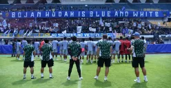 Ribuan bobotoh hadir langsung di Stadion GBLA untuk memompa motivasi pemain Persib jelang laga kontra Persija. (Sumber: persib.co.id)