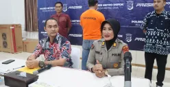 Kasat Reskrim Polres Metro Depok AKBP Zendrato didampingi Kasie Humas AKP Yuni mengungkap kasua pengoplosan beras bulog ke bermerek, Jumat, 14 Februari 2025. (Sumber: Dok. Humas Polres Metro Depok)