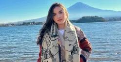 Elina Joerg yang baru saja dilamar Athalla Naufal, memiliki perjalanan karier dan kehidupan pribadi yang menarik. Baca 7 fakta tentang artis cantik ini. (Sumber: Instagram/@elinaaaaajoerg)