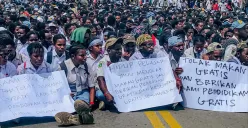 Pelajar di Papua lakukan demo untuk menolak Makan Bergizi Gratis (MBG). (Sumber: X/@DS_yantie)