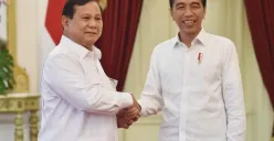 Prabowo Subianto memberikan penghormatan khusus kepada Presiden Joko Widodo Pada perayaan puncak Hari Ulang Tahun (HUT) ke-17 Partai Gerindra, Ketua Umum Partai Gerindra, Sabtu, 15 Februari 2025. (Sumber: Sekretariat Negara)