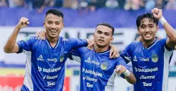 Roken Tampubolon (tengah) mencetak gol penentu kemenangan PSIM atas PSPS yang membawa Laskar Mataram promosi ke Liga 1. (Sumber: Instagram @psimjogja_official)