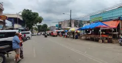 Situasi para PKL yang berada di Jalan Raya Kalijaga, Pasar Rangkasbitung, Lebak, 19 Februari 2025. (Sumber: Poskota/Samsul Fatoni)