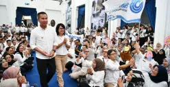 Pj. Gubernur Jabar, Bey Machmudin mendapatkan sambutan dari JPT dan keluarga besar Setda Jabar di Aula Barat Gedung Sate, Kota Bandung, Rabu, 19 Februari 2025. (Sumber: Dok. Biro Adpim Jabar)