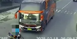 Kecelakaan terjadi di Blitar yang melibatkan bus pariwisata itu menabrak pasutri hingga tewas. (Sumber: Tangkap Layar Instagram/@mood.jakarta)