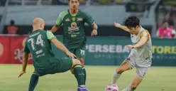 Duel Dewa United vs Persebaya di putaran pertama Liga 1 2024-25. (Foto: Instagram/@dewaunitedfc)