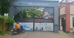 Suasana depan sekolah SMAN 6 Depok di Jalan Raya Meruyung, Kelurahan Meruyung, Kecamatan Meruyung, Kota Depok, Jumat 21 Februari 2025. (Sumber: Poskota/Angga Pahlevi)