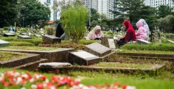 Ilustrasi. Hukum dan tata cara ziarah kubur (Sumber: Poskota/Bilal Nugraha Ginanjar)