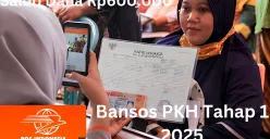 Saldo dana Rp750.000 dari bansos PKH tahap 1 2025 bisa diambil dengan menyiapkan NIK KTP dan KK via Kantor Pos. (Sumber: Poskota/Gabriel Omar Batistuta)