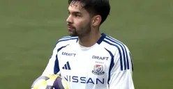 Tangkap layar saat Sandy Walsh debut di Liga Jepang bersama Yokohama Marinos menghadapi Sanfrecce Hiroshima.