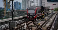 Ilustrasi, kereta Lintas Raya Terpadu (LRT) Jabodebek saat melintas di kawasan Dukuh Atas, Jakarta, Senin, 24 Februari 2025. (Sumber: Poskota/Bilal Nugraha Ginanjar)