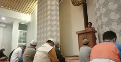 Sejumlah warga di Bumi Pasundan, kota Bandung sudah melaksanakan sholat tarawih hari ini, Jum'at 28 Februari 2025. (Sumber: Yugi Prasetyo/Poskota)