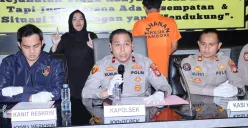 Polisi menjabarkan kasus penjambretan yang dilakukan oleh seorang pria berinisial YL 36 tahun terhadap seorang wanita berinisial KH, 50 tahun, di kawasan Tambora, Jakarta Barat. (Sumber: Dok. Humas Polres Metro Jakarta Barat)