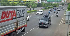 Aktivitas di Jalan Ahmad Yani, Kota Bekasi, Rabu, 1 Januari 2025. (Foto: Ihsan Fahmi)