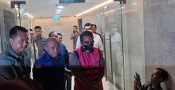 Gatot Arif Rahmadi selaku EO ditetapkan tersangka kasus korupsi yang menyeret kepala dinas Kebudayaan Jakarta, saat hendak dibawa ke lapas sebagai tahanan kejaksaan, Kamis 2 Januari 2025. (Poskota/Pandi Ramedhan)