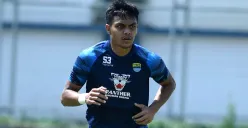 Rachmat Irianto dirumorkan ingin hengkang dari Persib. (Sumber: persib.co.id)