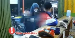 Detik-detik penusukan oleh orang yang tak dikenal terhadap pria di depan RSUD Waled, Cirebon. (Sumber: Tangkap Layar X/@Sukaripung)