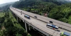 Jalan tol Cipularang dan berbagai mitos yang beredar. (Sumber: Pinterest/Husni)