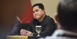 Ketua Umum PSSI, Erick Thohir saat mengumumkan pemecatan Shin Tae-yong dari jabatan pelatih Timnas Indonesia dalma jumpa pers di Menara Danareksa, Jakarta Pusat, Senin, 6 Januari 2025. (Sumber: Poskota/Bilal Nugraha Ginanjar)