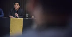 Ketua Umum PSSI, Erick Thohir saat mengumumkan pemecatan Shin Tae-yong dari jabatan pelatih Timnas Indonesia dalma jumpa pers di Menara Danareksa, Jakarta Pusat, Senin, 6 Januari 2025. (Sumber: Poskota/Bilal Nugraha Ginanjar)