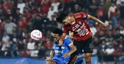 Duel Bali United vs Persib Bandung dalam laga tunda pekan 12 Liga 1 2024-25 berlangsung panas, kedua tim dipastikan akan menerima sanksi dari Komdis PSSI. (Sumber: X @persib)