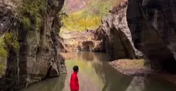 Sungai Cikahuripan disebut juga sebagai Green Canyon Bandung (Sumber: Instagram/@explorebandung)