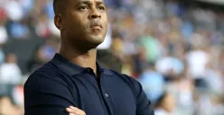 Suporter diharapkan tetap dan harus mendukung Patrick Kluivert sebagai pelatih timnas Indonesia meski penuh keraguan (Sumber: X/ Idextratime)