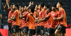 Para pemain Borneo FC saat melakukan pemanasan jelang laga kontra Buriram United di Stadion Chang Arena, pada matchday 3 ASEAN Club Championship 2024-25. (Sumber: Instagram @borneofc.id)