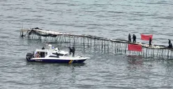 Kementerian Kelautan dan Perikanan (KKP) menghentikan kegiatan pemagaran laut tanpa izin di pesisir  laut Tangerang. (Sumber: Dok. Humas KKP)