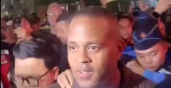 Tangkap layar postingan video kedatangan Patrick Kluivert di Indonesia yang dibagikan akun X @jebreeetmedia pada Sabtu, 11 Januari 2025 (Sumber: X @jebreeetmedia)