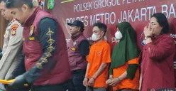 Konferensi pers kasus penelantaran anak di Polsek Grogol Petamburan, Jakarta Barat, Rabu, 15 Januari 2025. (Sumber: Poskota/Ali Mansur)