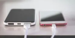 Pilih mana, hp dengan baterai fast charging atau yang biasa? (Sumber: Pexels/Steve Johnson)