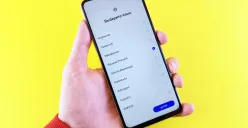 Simak alasan dan solusi kenapa handphone Anda restart sendiri. (Sumber: Pexels/Andrey Matveev)