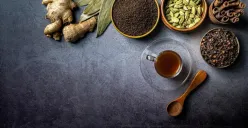 Jamu memiliki banyak manfaat kesehatan sebagai minuman herbal tradisional khas Indonesia. (Sumber: Freepik/wirestock)