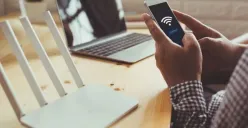 Tidak perlu dalam menggunakan WiFi Publik di Hp Anda. (Sumber: Pinterest/digitaltrends)