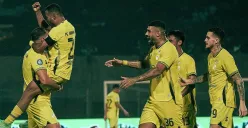 Selebrasi para pemain Barito Putera setelah Matias Mier mencetak gol ke gawang Madura United pada laga pekan 19 Liga 1 2024-25. (Sumber: Instagram @psbaritoputeraofficial)