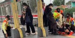 Viral aksi sigap petugas keamanan membantu penumpang KRL yang pingsan di Stasiun Kranji. (Sumber: Tangkap Layar Instagram/@mood.jakarta)