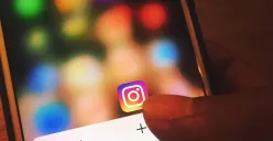 Cara hapus komentar Instagram. (Sumber: Pexels/Omkar Patyane)