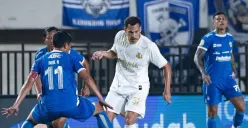 Aksi Pablo Oliveira dalam laga Persib vs Arema FC di putaran pertama Liga 1 2024-25. (Foto: Instagram/@arem)