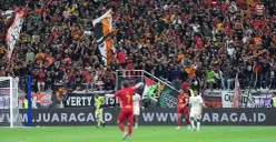 Jakmania memenuhi tribune Jakarta International Stadium saat Persija Jakarta menghadapi Persita Tangerang di pekan 19 Liga 1 2024-25. (Sumber: Persija.id)