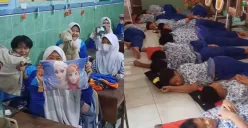 Siswa SMPN 39 Surabaya menerapkan program tidur siang di sekolah. (Sumber: Tangkap Layar Instagram/@smpn39sbyofficial)