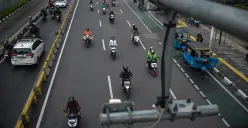 Ilustrasi ETLE - Ketahui cara cek dan bayar denda tilang elektronik dan pahami opsi sidang agar STNK Anda tidak diblokir. (Sumber: Poskota/Bilal Nugraha Ginanjar)